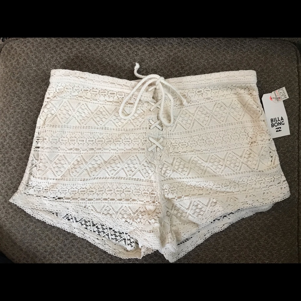 Billabong shorts Size large NWT